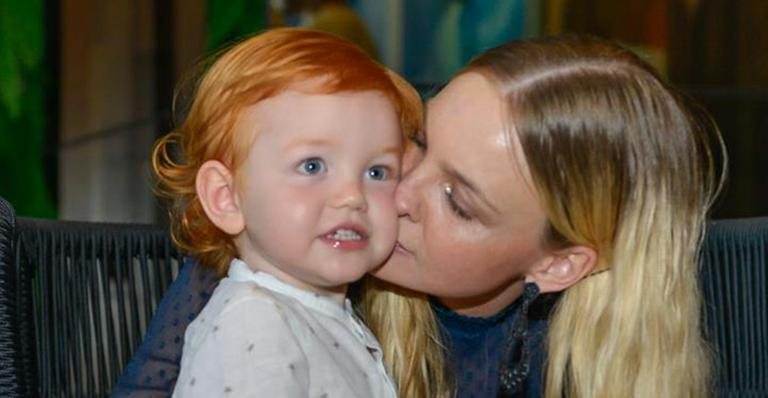 Carol Trentini com o filho, Bento - Carlos Alves / Agência A