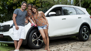 Na Ilha, Nivea, Marcus e a filha deles, Bruna, com o KIA Sorento - ROGERIO PALLATTA