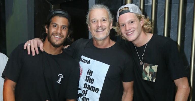 Marcello Novaes posa com os filhos Pedro e Diogo durante festa no Rio - Roberto Filho/BrazilNews