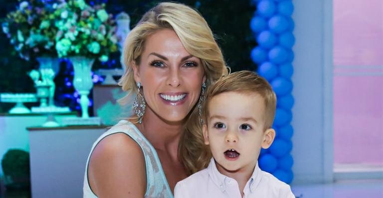 Ana Hickmann e o filho, Alexandre Jr. - Manuela Scarpa/Brazil News