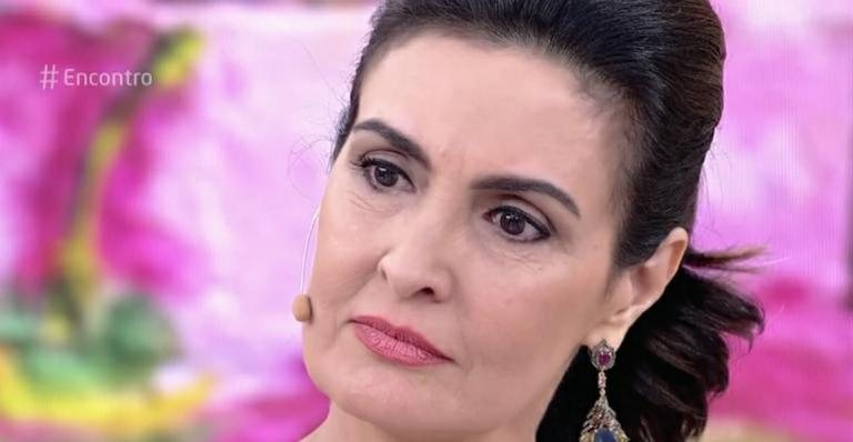 Fátima Bernardes se emociona com análise de suas mãos no Encontro - TV Globo/Reprodução