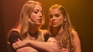 Malu Rodrigues e Isabella Santoni em cena da peça 'Cinco Júlias' - Thati Bione/Divulgação