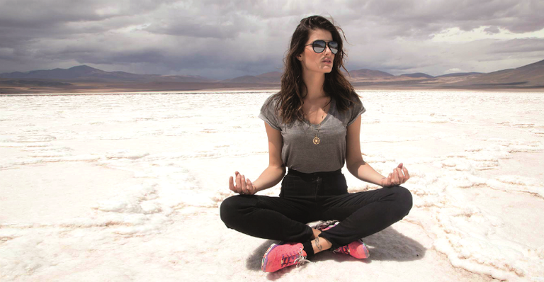 Isabeli Fontana no deserto do Atacama, no Chile - TATÁ VILHENA