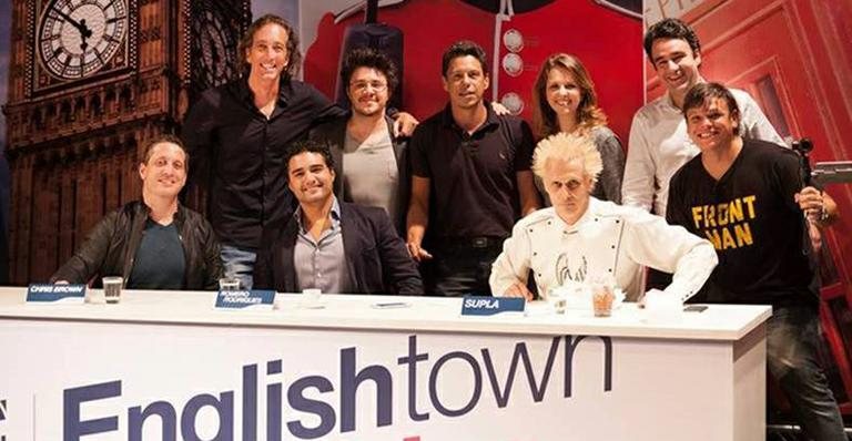 Jurgis Figueiredo (JotaCOM), Oscar Filho, Fabio Mello (JotaCOM), Analigia Martins (Gerente de Marketing Englishtown), Andre Marques (diretor geral Englishtown), Drico Mello, Chris Brown, Romero Rodrigues e Supla - Divulgação