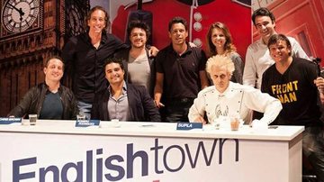 Jurgis Figueiredo (JotaCOM), Oscar Filho, Fabio Mello (JotaCOM), Analigia Martins (Gerente de Marketing Englishtown), Andre Marques (diretor geral Englishtown), Drico Mello, Chris Brown, Romero Rodrigues e Supla - Divulgação