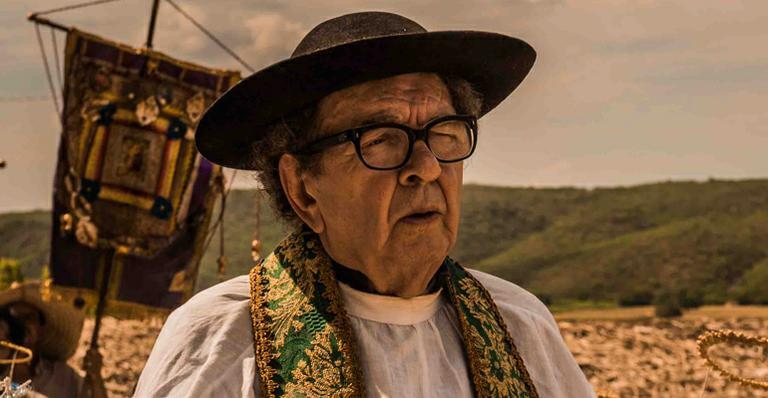 Umberto Magnani interpreta o padre Romão em 'Velho Chico' - Globo/Caiuá Franco