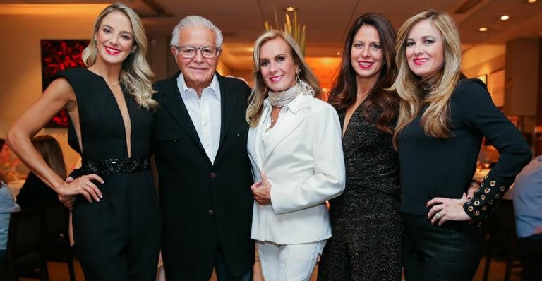 Helô Pinheiro e Fernando comemoram 50 anos de casados em festa com a família - Manuela Scarpa/BrazilNews