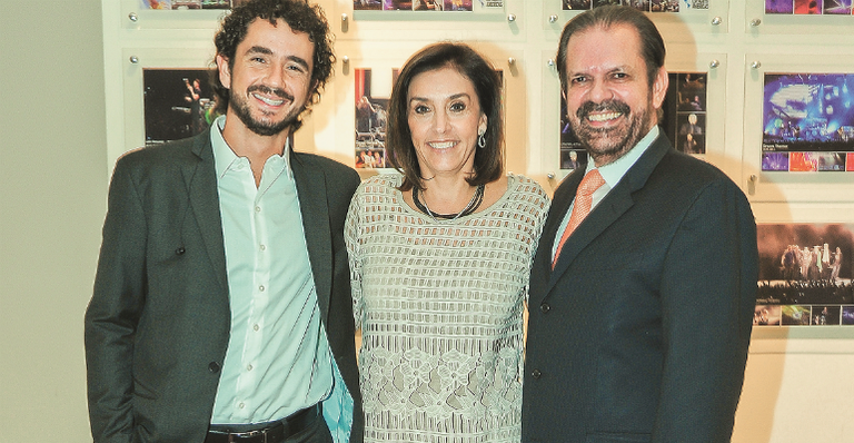 Felipe e Claudia Carneiro com seu Reinaldo - JOÃO PASSOS/BRASIL FOTOPRESS