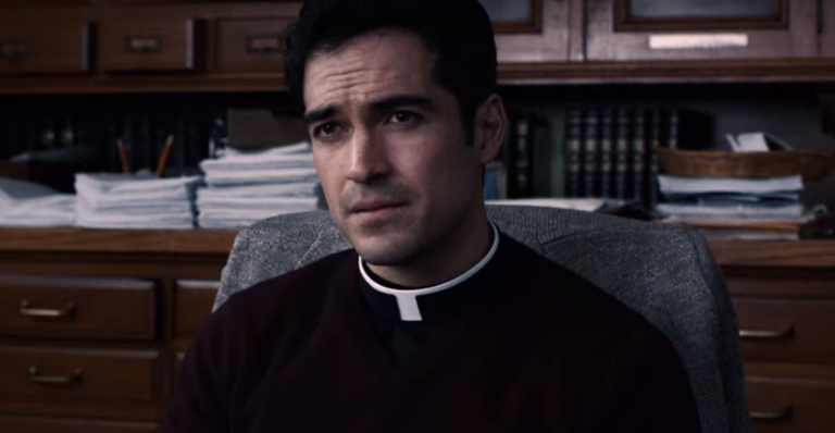 Alfonso Herrera na série 'O Exorcista' - Reprodução Youtube