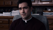 Alfonso Herrera na série 'O Exorcista' - Reprodução Youtube