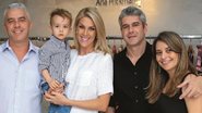 Ana Hickmann posa com a família reunida - Manuela Scarpa/BrazilNews