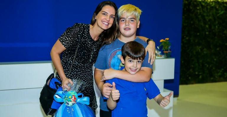 Luciana Cardoso com os filhos João Guilherme e Rodrigo - MANUELA SCARPA/BRAZIL NEWS