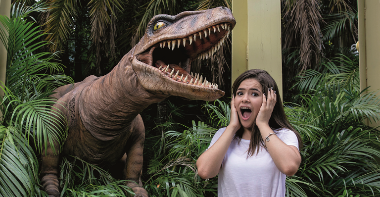 Maisa se diverte em área do Jurassic Park, nos parques da Universal, Orlando. - DANIEL LECLAIR