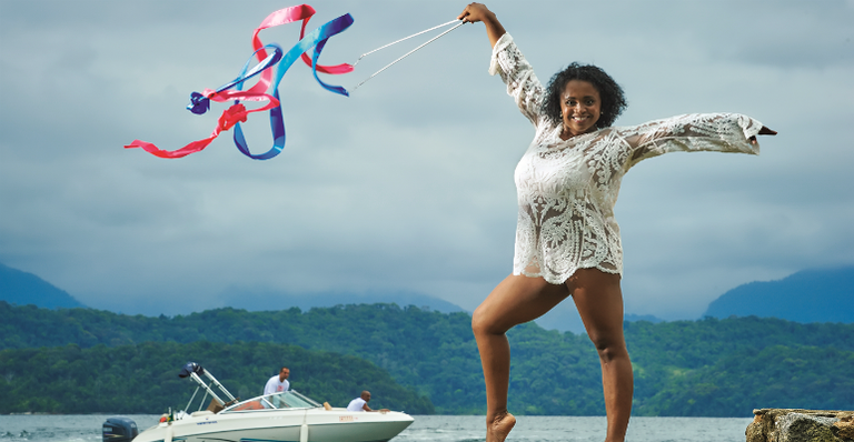 Com o mesmo charme que usava em suas apresentações de solo, Daiane fala da alegria de comentar na Globo os Jogos Rio 2016. - CADU PILOTTO