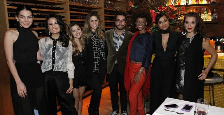 Julia Konrad, Ursula Corona, Polliana Aleixo, Laila Coelho, Fernando Torquatto, Isabel Filardis, Thaissa Carvalho e Juliana Boller - Marcos Ferreira / Divulgação