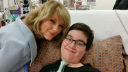 Taylor Swift visita crianças em hospital na Austrália - Reprodução / Facebook