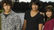 Demi Lovato canta com Nick e Joe Jonas após seis anos de 'Camp Rock' - Reprodução