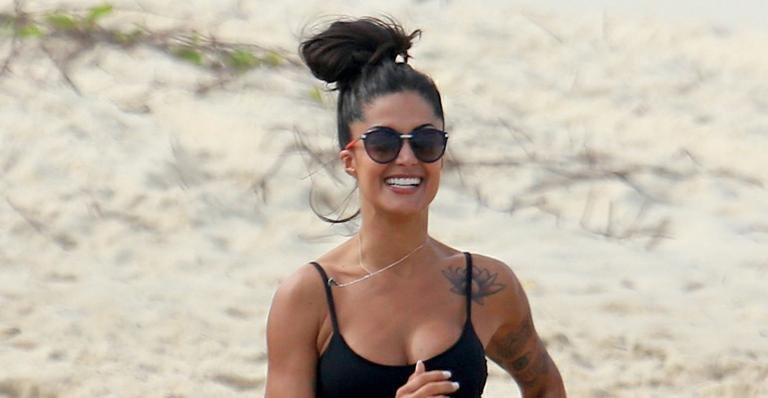 Aline Riscado exibe boa forma em treino funcional no Rio - Dilson Silva/AgNews