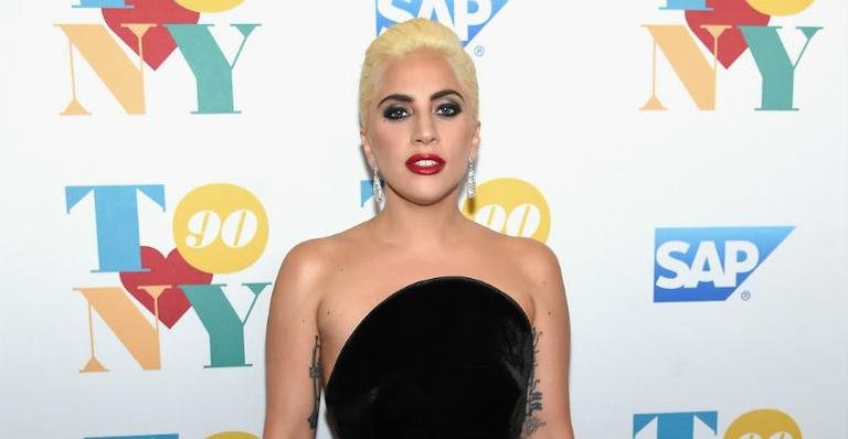 Lady GaGa se apresenta ao lado de Stevie Wonder no aniversário de Tony Bennett - Getty Images