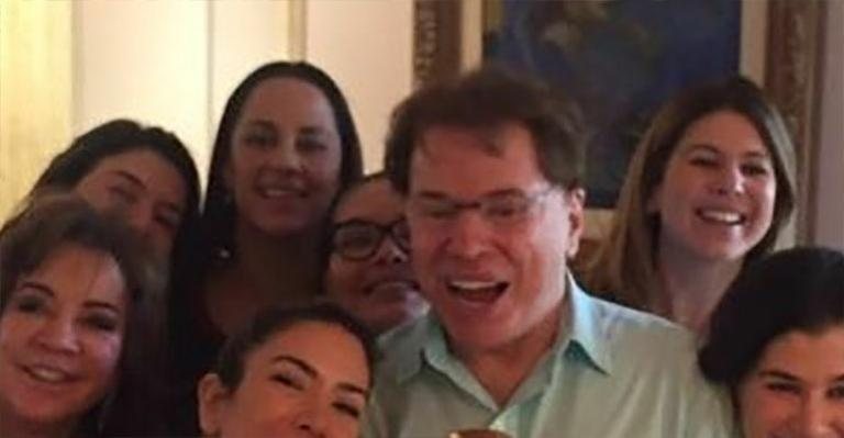 Silvio Santos posa com as filhas - Reprodução Instagram