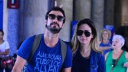 Tatá Werneck se diverte com Gabriel Godoy no saguão de aeroporto - AgNews