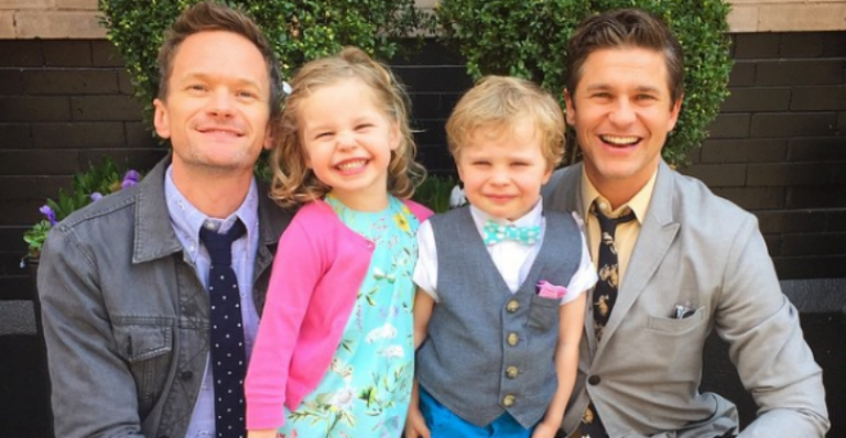 Neil Patrick Harris ao lado dos filhos e do marido, o ator David Burtka, - Reprodução/Instagram