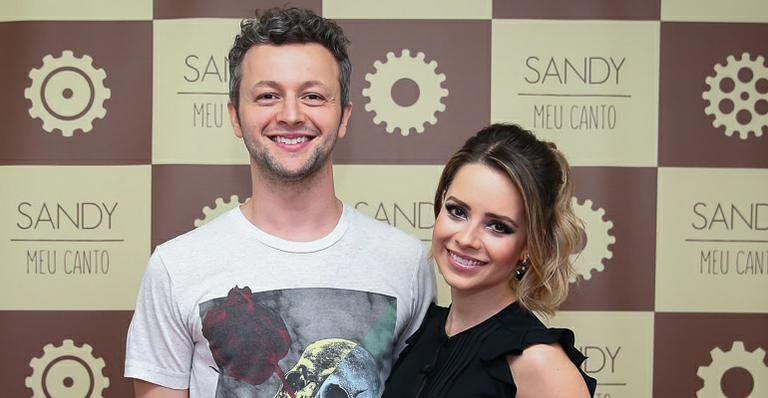 Sandy recebe o carinho do marido em show - Manuela Scarpa/Photo Rio News