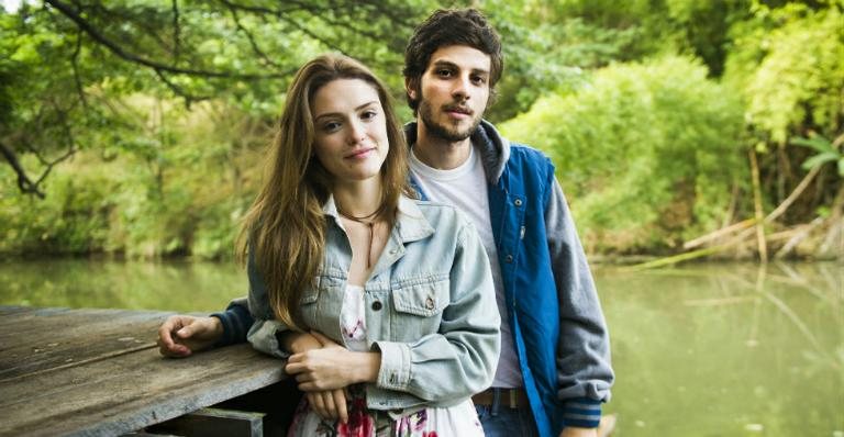 Chay Suede e Isabelle Drummond em cena da novela A Lei do Amor - TV Globo/Divulgação