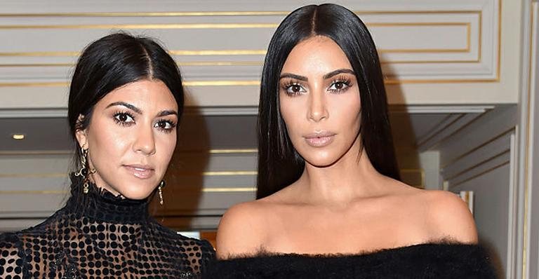 Kourtney Kardashian e Kim Kardashian - Getty Images