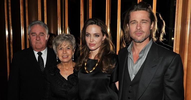 Bill e Jane Pitt ao lado de Angelina Jolie e Brad Pitt - Getty Images