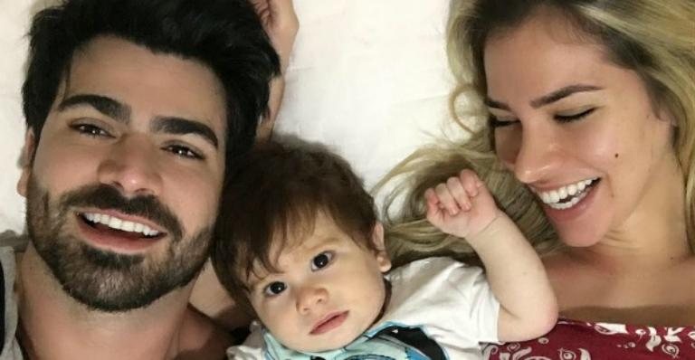 Adriana Sant'Anna posa com o marido e o filho - Instagram/Reprodução