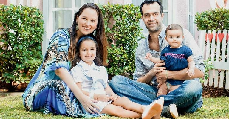 Em Campinas, interior paulista, Mari e Cristiano se divertem com Laura e Julia - ROGERIO PALLATTA