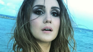 Dulce Maria aparece mais sexy do que nunca no clipe de 'Volvamos' - Reprodução/Instagram