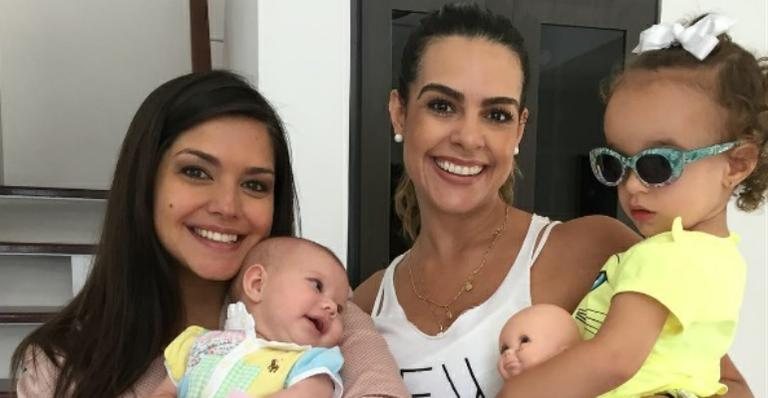 Thais Fersoza mostra a filha encantada com boneca de coleguinha - Instagram/Reprodução