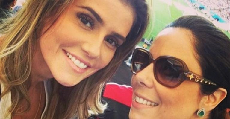 Deborah Secco posa com a irmã, Bárbara - Instagram/Reprodução