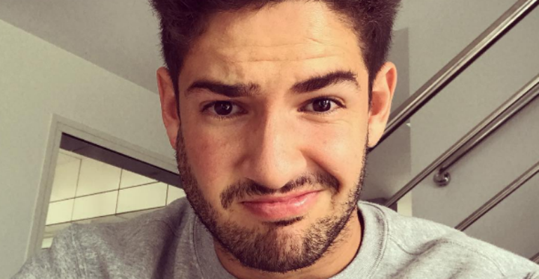 Alexandre Pato pega caxumba e fica com o rosto inchado - Reprodução/Instagram