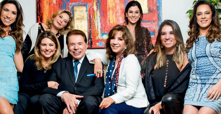 O clã reunido: Patricia, Cintia, Daniela, Iris, Renata, Rebeca e Silvia ladeiam o apresentador no camarim do SBT - ROGÉRIO PALLATTA