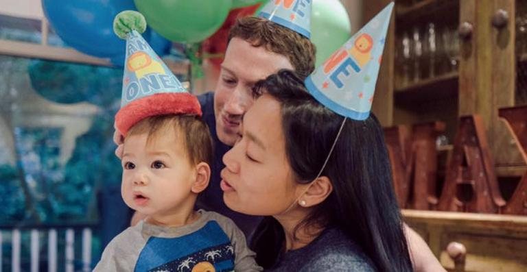 Mark Zuckerberg com a filha, Max, e a mulher, Priscilla Chan - Reprodução / Facebook