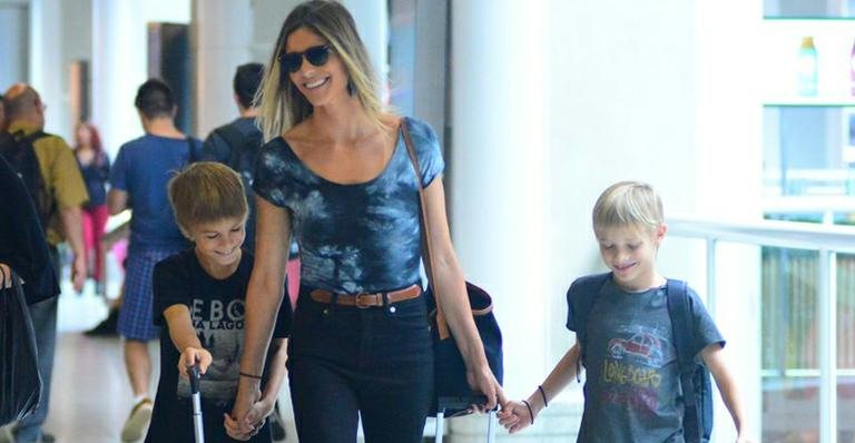 Fernanda Lima com os filhos João e Francisco - William Oda/Agnews