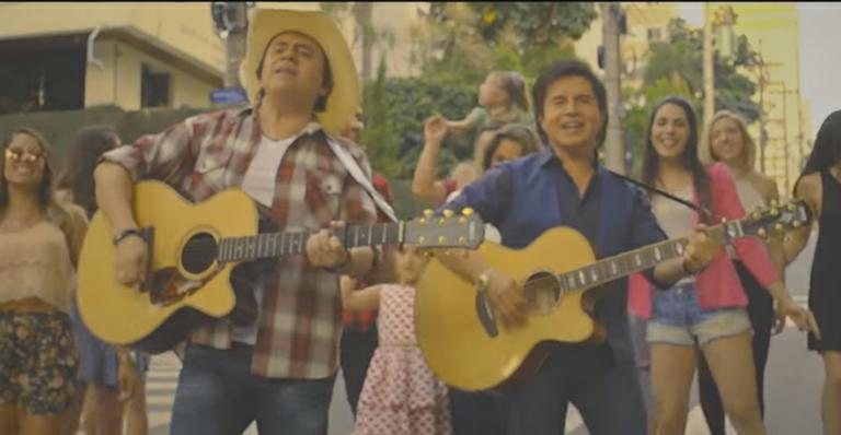 Chitãozinho e Xororó lançam clipe de Natal - Reprodução