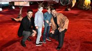 Ricky Martin com os filhos e o noivo - Getty Images