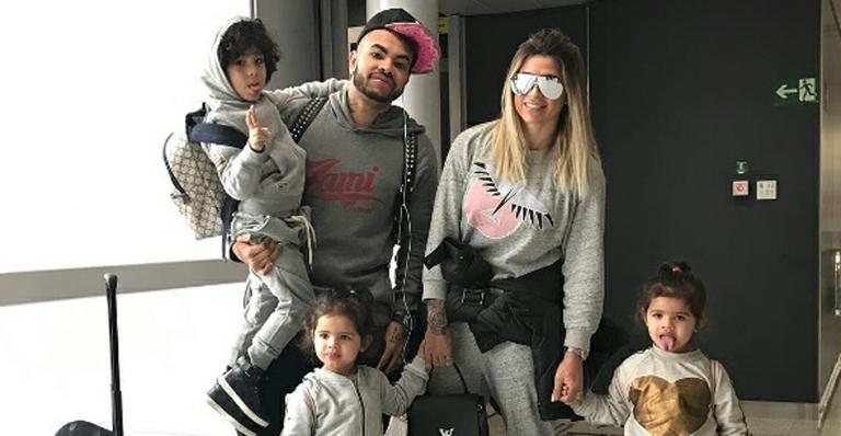 Dentinho e Dani Souza posam com os filhos Bruno Lucas, Rafaella e Sophia - Instagram/Reprodução