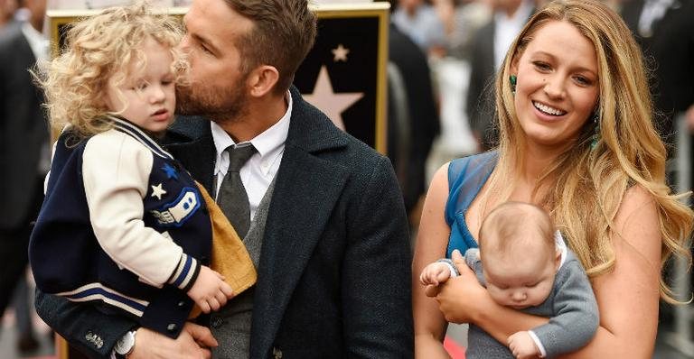 Ryan Reynolds e Blake Lively com as herdeiras - Getty Images