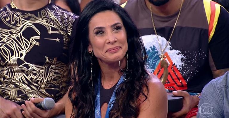 Scheila Carvalho usa look engana-papai na TV - Reprodução TV Globo