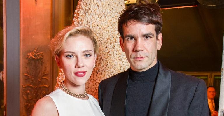 Scarlett Johansson faz rara aparição ao lado do marido - GettyImages