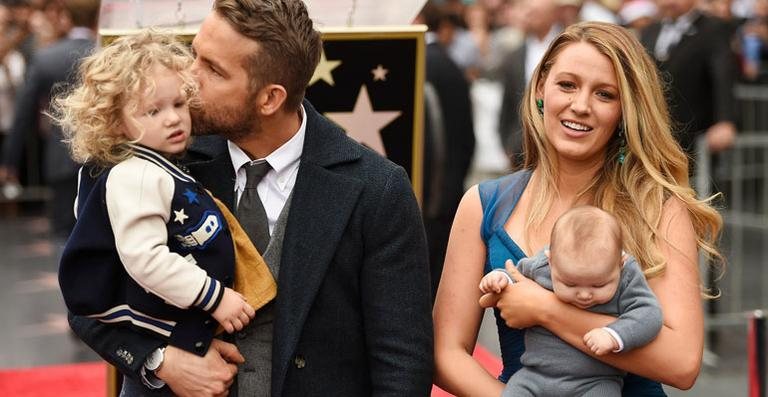 Ryan Reynolds e Blake Lively com as filhas - Getty Images