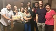 César Tralli completa 46 anos e ganha festa de equipe da Globo durante plantão de Natal - Twitter/Reprodução