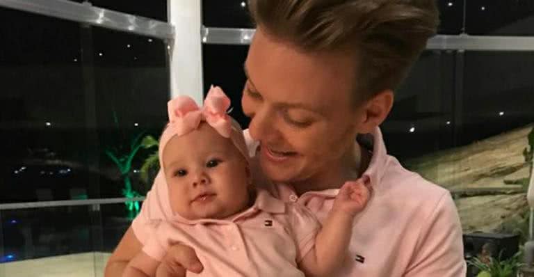 Michel Teló mostra look do dia rosa combinando com a filha, Melinda - Instagram/Reprodução