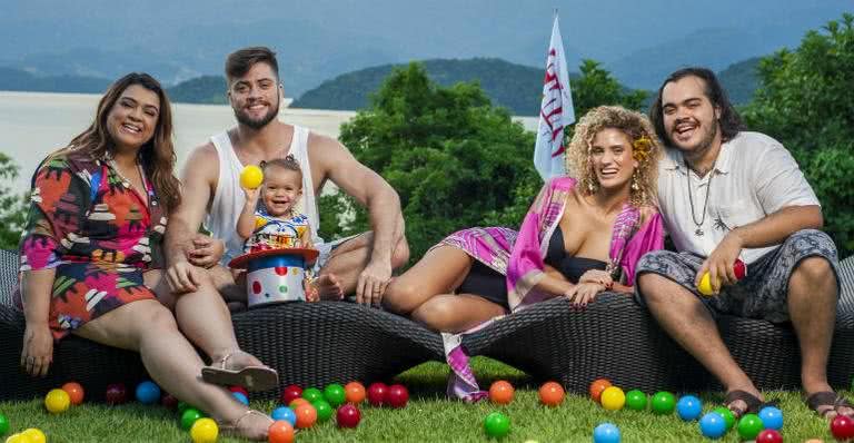 Na Ilha de CARAS, o primeiro ensaio da bebê para uma revista com os pais, Francisco Gil e Laura Fernandez, e avós, Rodrigo Godoy e Preta - ROGERIO PALLATTA