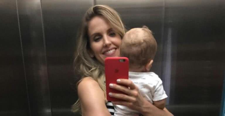 Mariana Ferrão e o filho caçula, João - Reprodução / Instagram